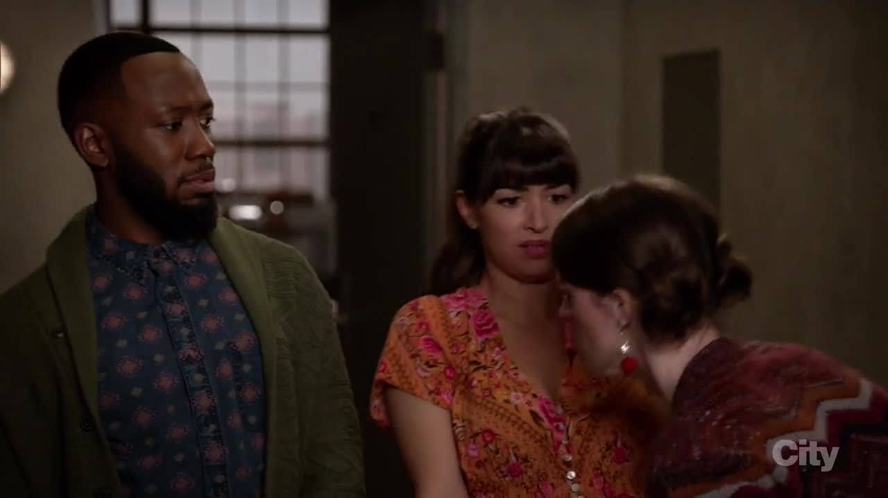 Hannah Simone must watch clip in New Girl