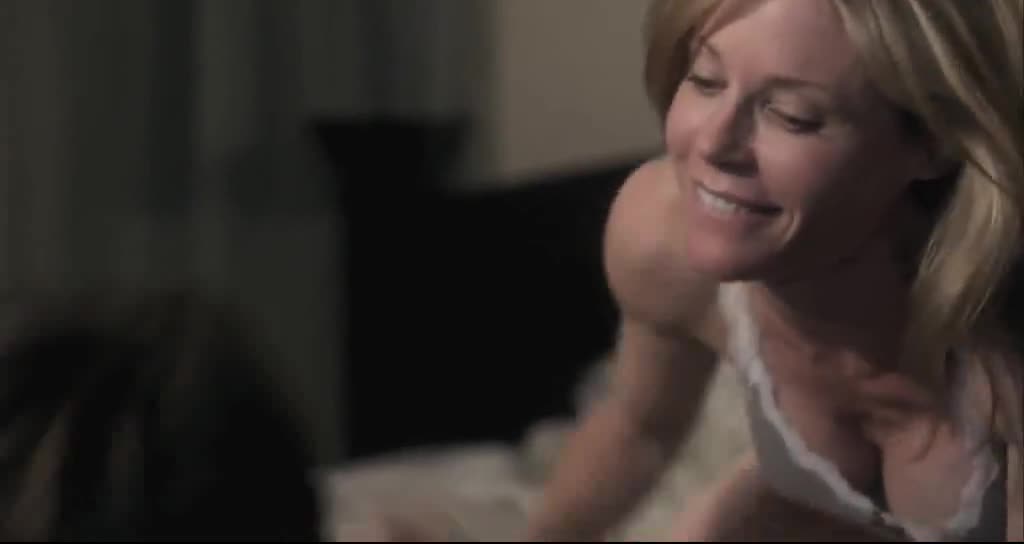 Julie Bowen looks fantastic in Conception
