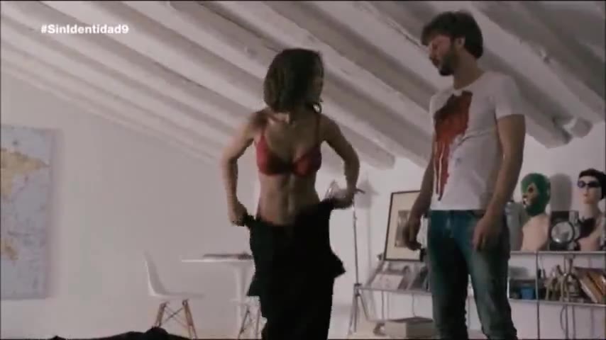 Megan Montaner scene from Sin Identidad