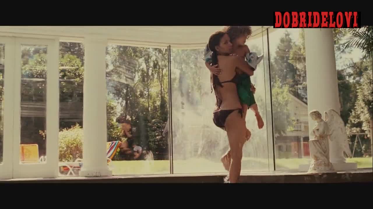 Halle Berry sexy bikini scene in Things we Lost in the Fire