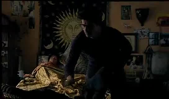 Paz Gómez sexy scene in Las Razones de mis amigos