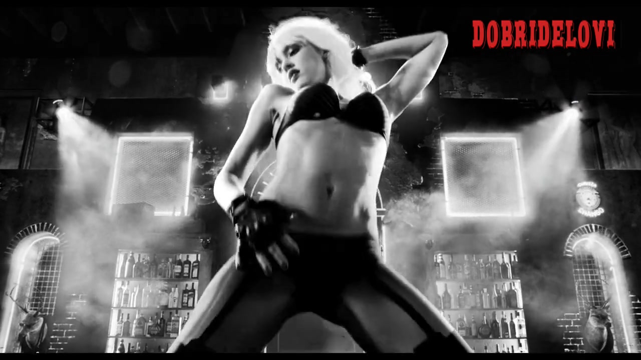 Jessica Alba and Kimberly Cox performing for Sin City a Dame to Kill For