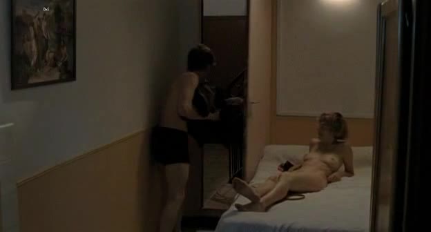 Mélanie Leray screentime from Dans tes bras