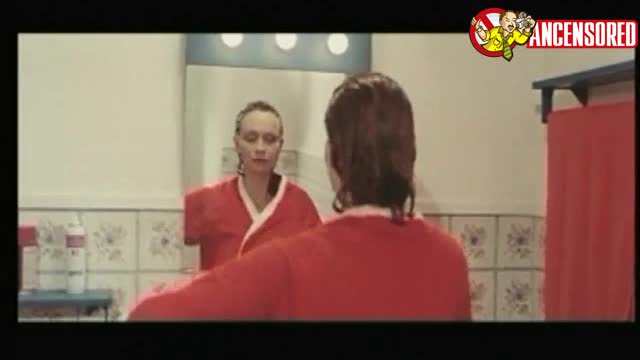 Martine Brochard sexy scene in Gatti rossi in un labirinto di vetro
