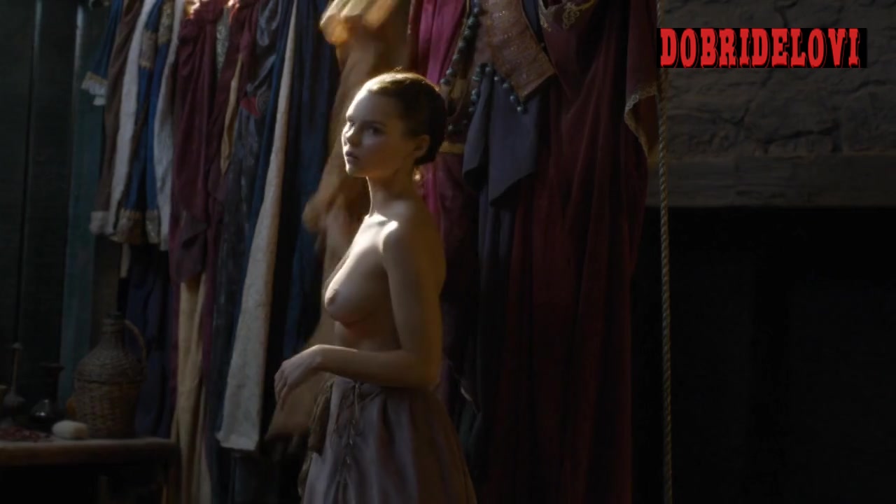 Eline Powell topless backstage in Game of Thrones