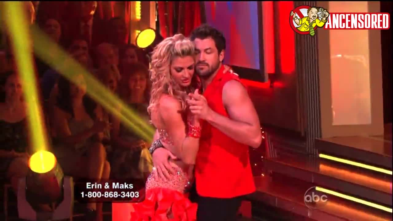 Erin Andrews looks fantastic in Dancing with the Stars