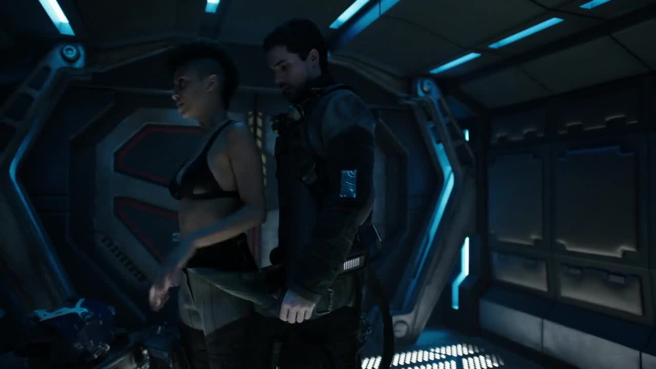 Dominique Tipper must watch clip in The Expanse