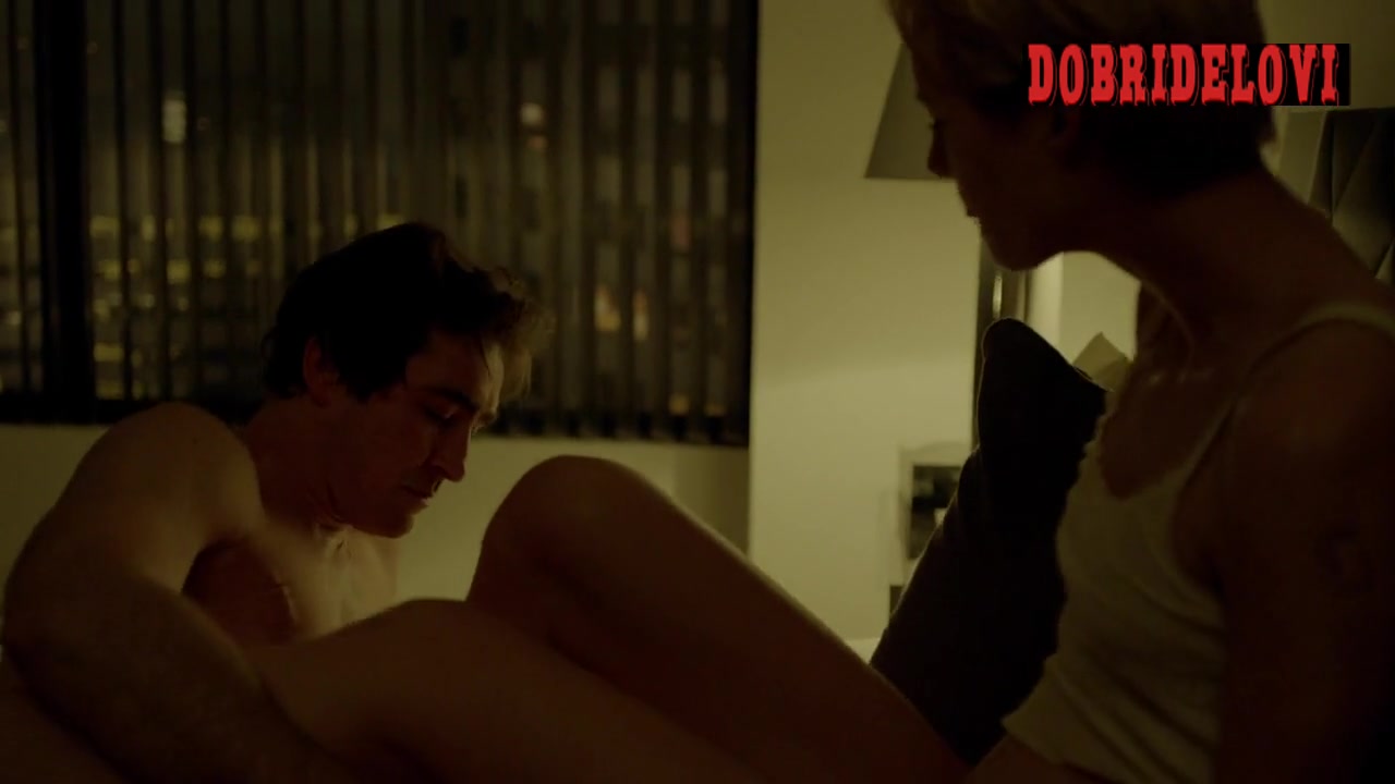 Mackenzie Davis in bed with Lee Pace scene from Halt and Catch Fire