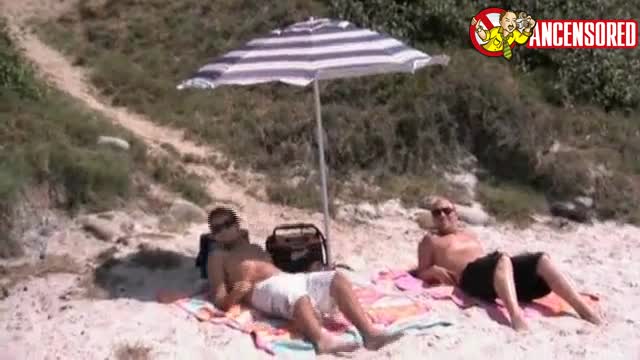 Kendra Wilkinson must watch clip - Bridget s Sexiest Beaches