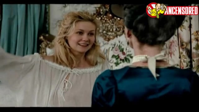 Kirsten Dunst screentime - Marie Antoinette