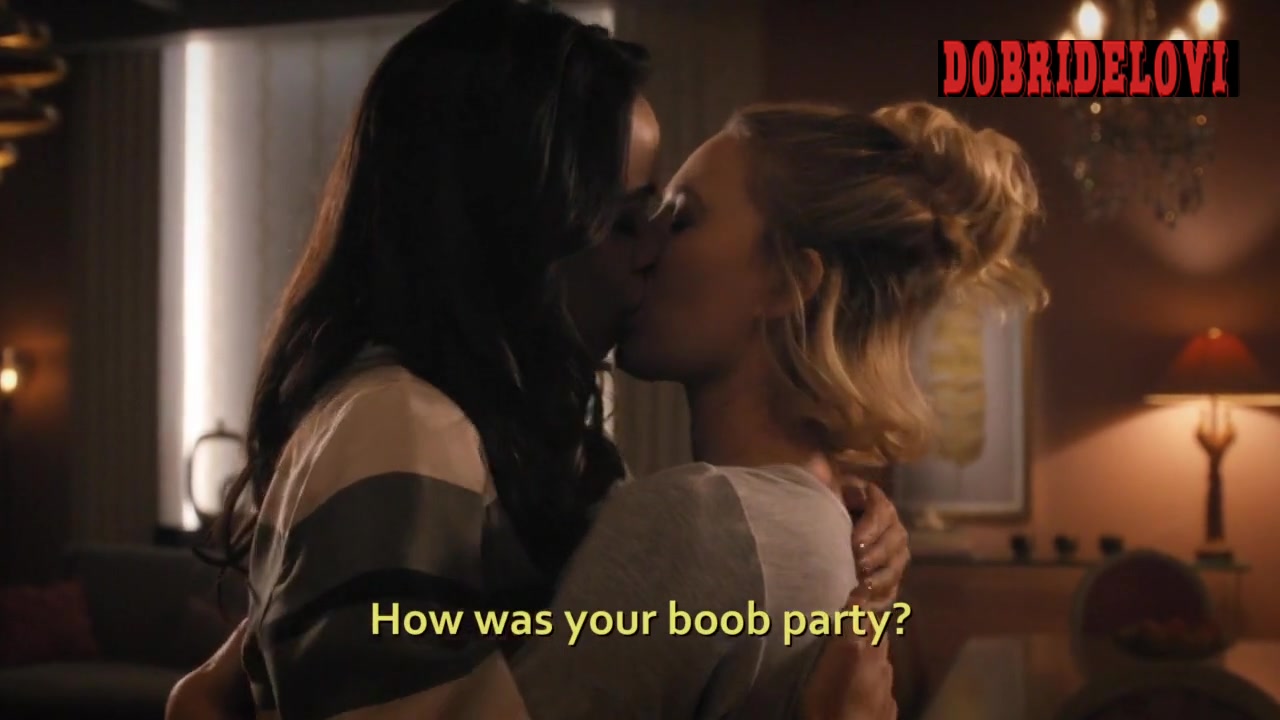 Rosario Dawson, Yael Grobglas lesbian kiss scene from Jane the Virgin