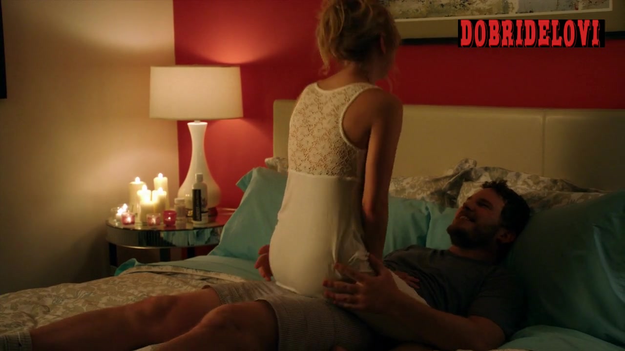 Anna Faris in bed with Chris Pratt