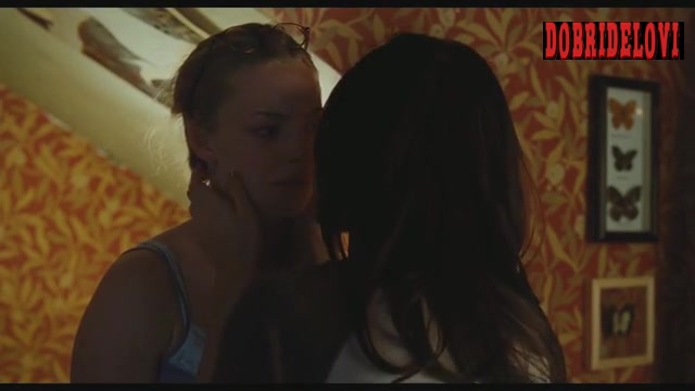 Megan Fox and Amanda Seyfried lesbian kiss scene from Jennifer's Body