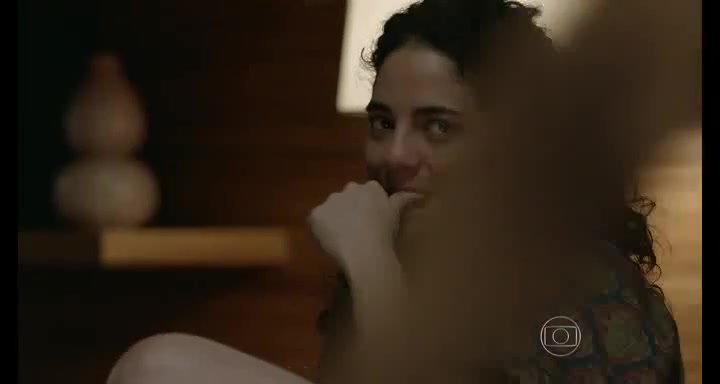 Paolla Oliveira scene in Denise Danny Bond