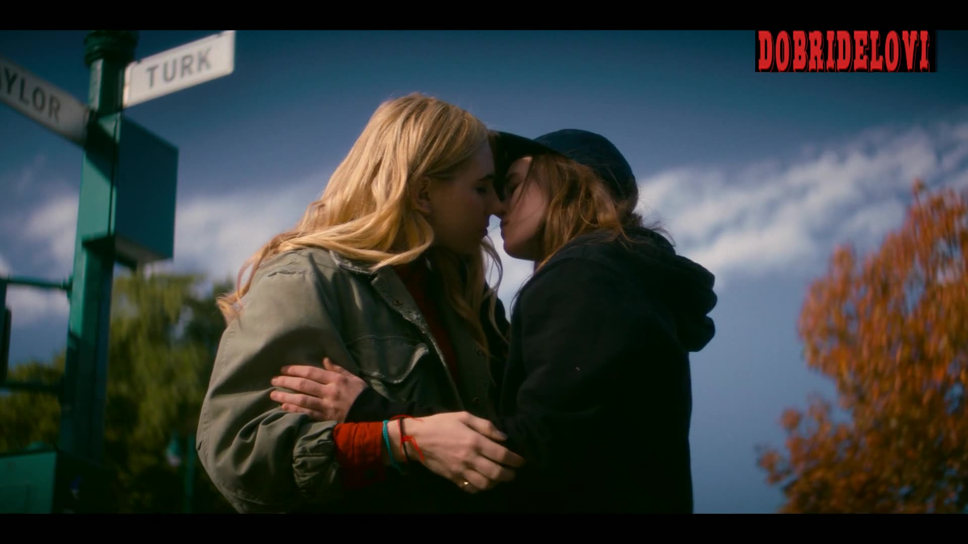 Ellen Page and Zosia Mamet lesbian kiss scene from Tales of the City