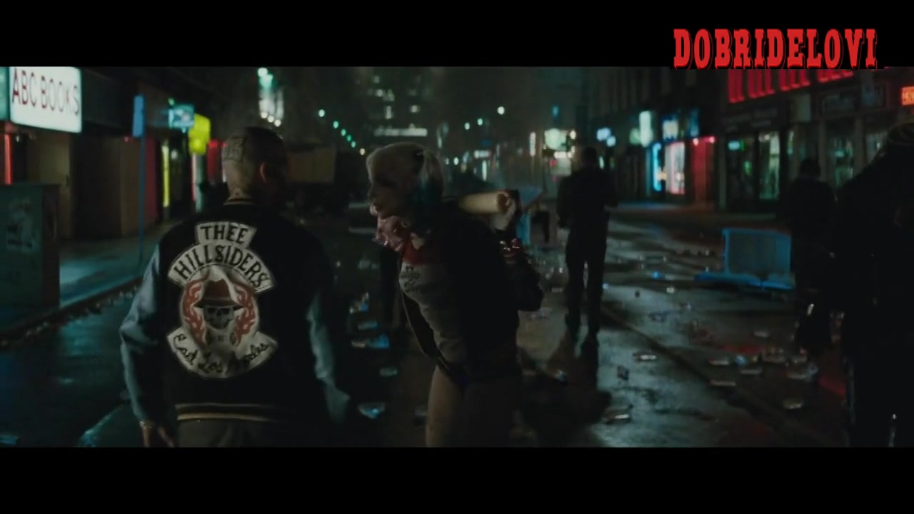 Margot Robbie sexy walk with crew in Suicide Squad