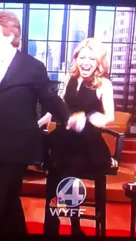 Kelly Ripa sexy scene in Live with Regis Kelly