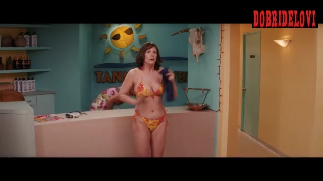 Jamie Lee Curtis jiggly breasts scene from Christmas with the Kranks