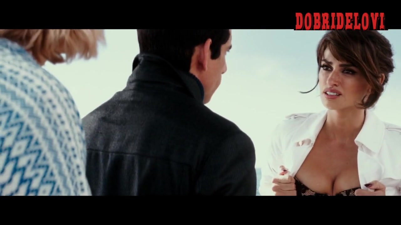 Penelope Cruz shows cleavage to Ben Stiller and Owen Wilson in Zoolander 2