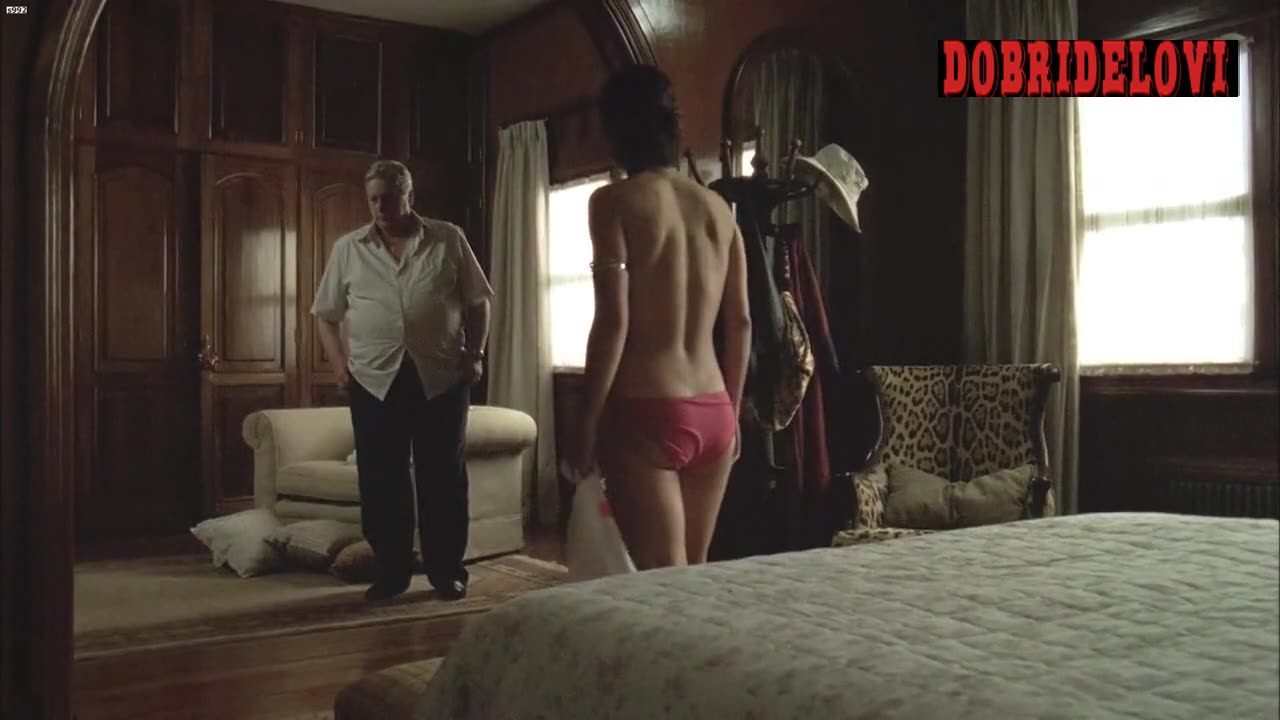 Alice Braga undresses and gets into bed scene from Cabeça a Prêmio