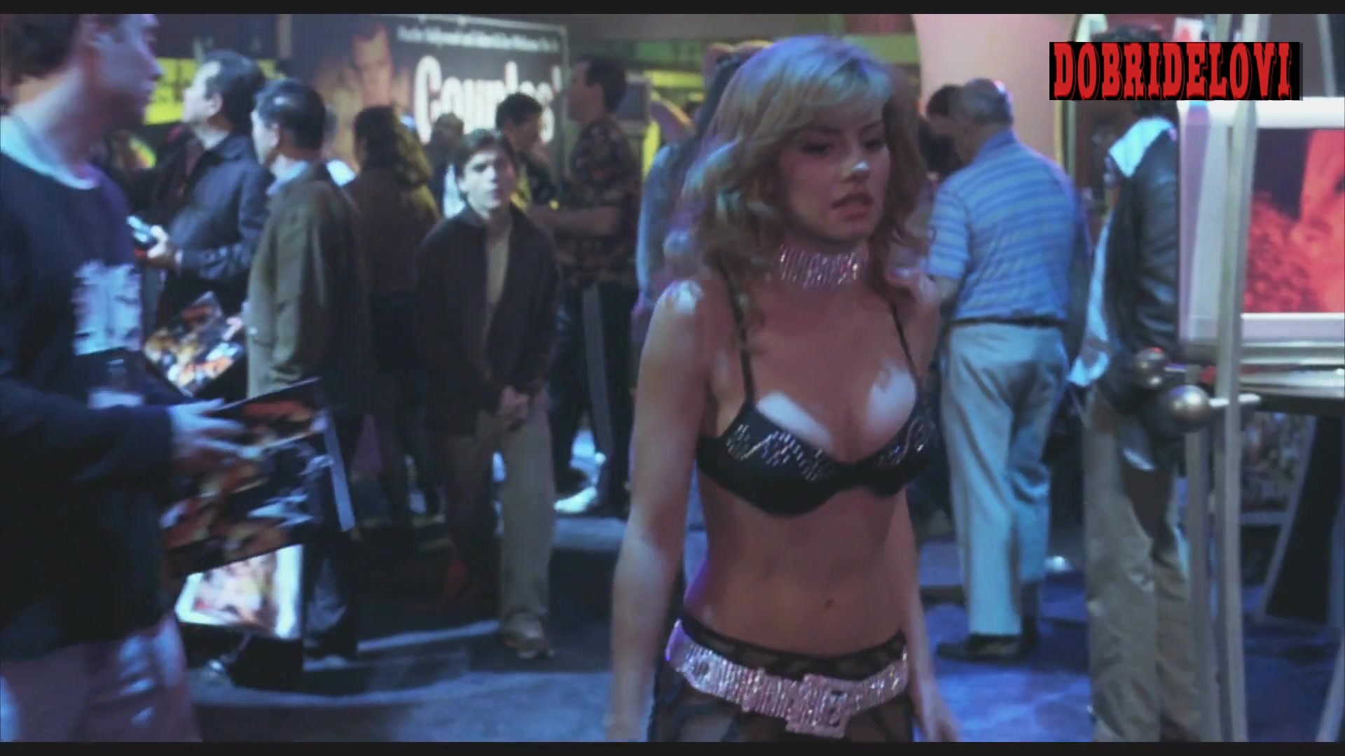 Elisha Cuthbert posing at porn convention scene from The Girl Next Door