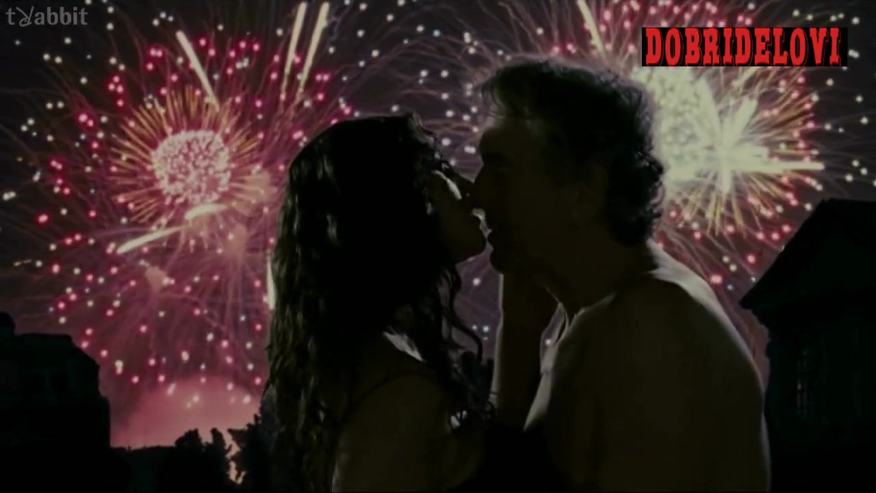 Monica Bellucci and Robert de Niro fireworks scene from L'amour a ses Raisons