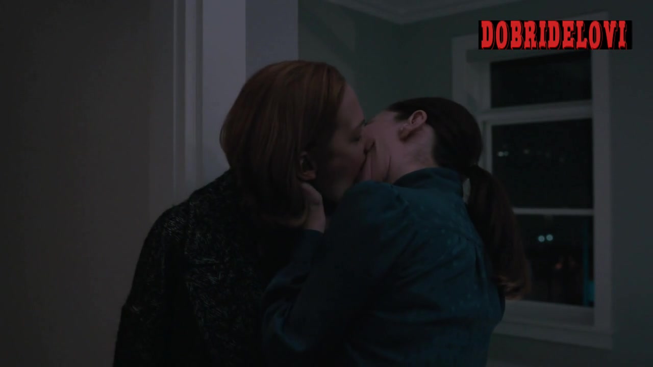 Louisa Krause and Anna Friel lesbian kiss scene from The Girlfriend Experience