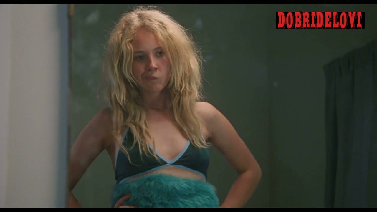 Juno Temple trying on clothes scene from Jack and Diane