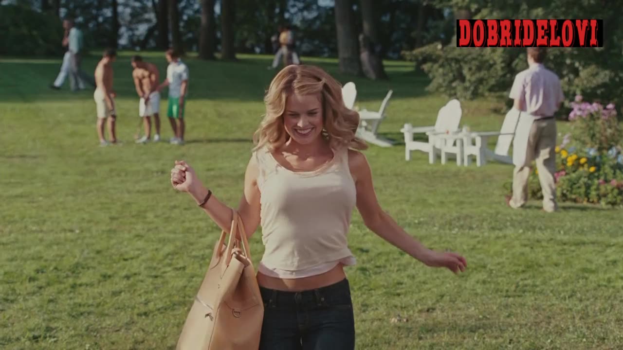Alice Eve ruuning with bouncing tits scene from Sex and the City 2