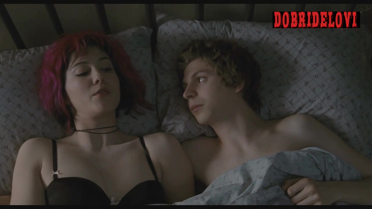 Mary Elizabeth Winstead lays in bed with Michael Cera scene from Scott Pilgrim vs. the World