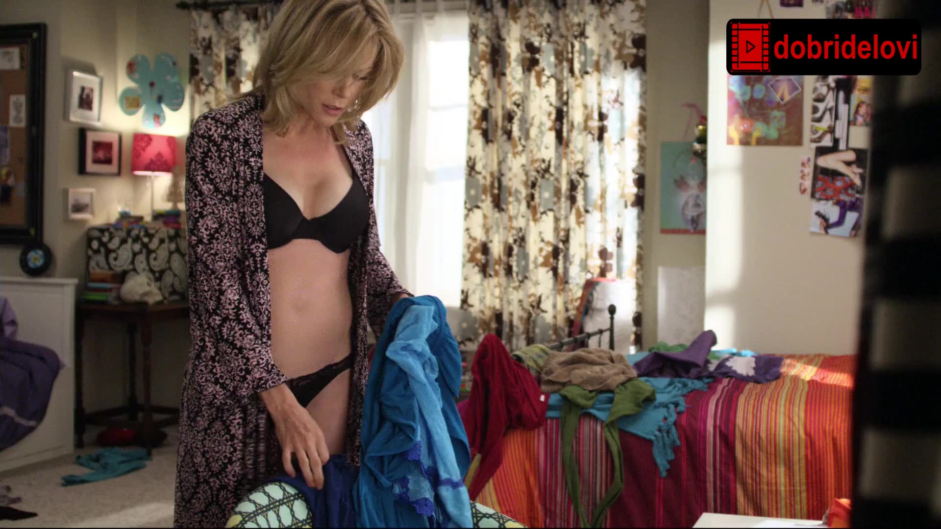Watch Julie Bowen lingerie scene from Modern Family video
